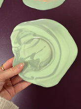 Load image into Gallery viewer, PLATEAU medium greentones