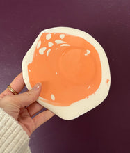 Load image into Gallery viewer, PLATEAU medium orange &amp; cream

